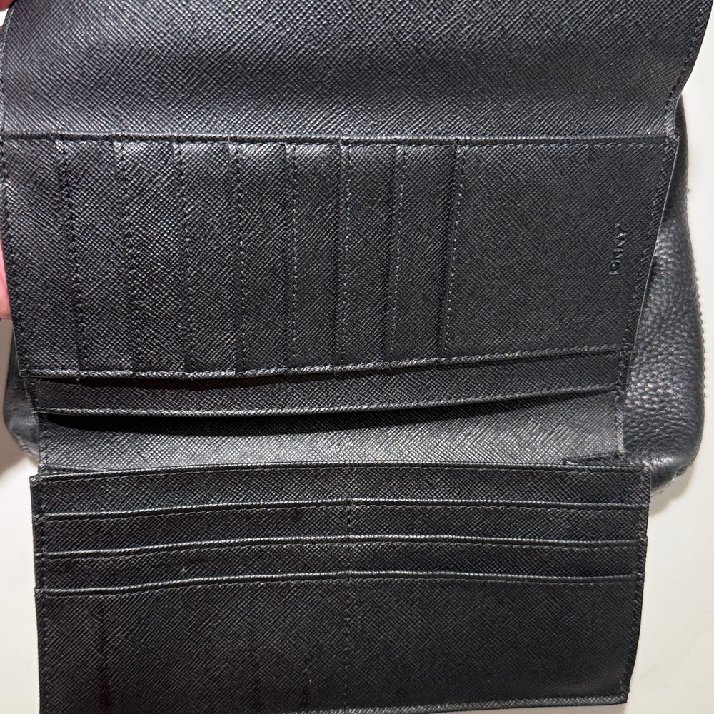 🥳🥳2 PIECE DKNY Set Leather Crossbody Bag & Wallet with storage bag, Black - Picture 7 of 16